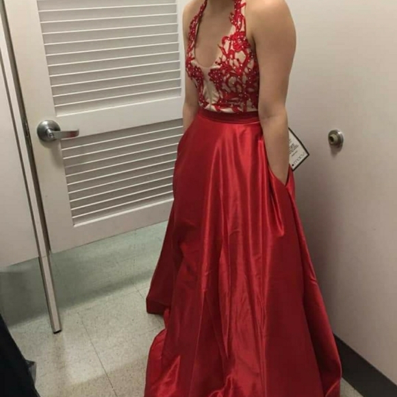 say yes to prom Dresses & Skirts - Say yes to prom beautiful red dress Size 3